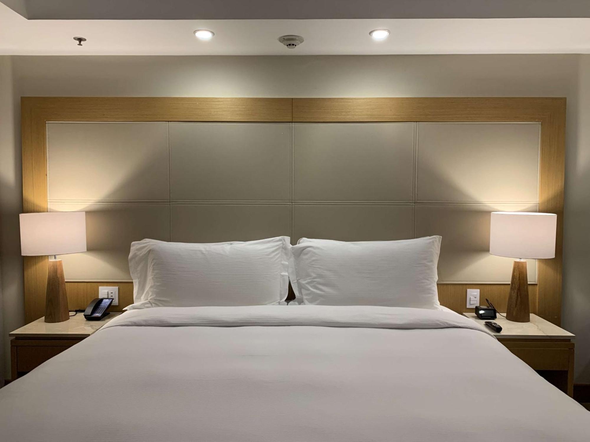 Hilton Copacabana Rio De Janeiro Ngoại thất bức ảnh A bed in a hotel room